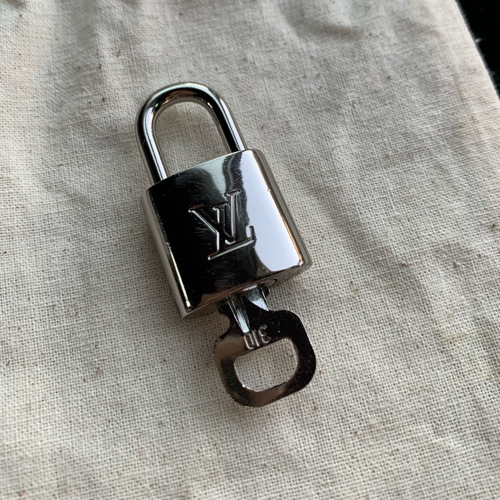 $700 AUTHENTIC SILVER LOUIS VUITTON LOCK & KEY 🤍 RARE‼️only one I have!!!
